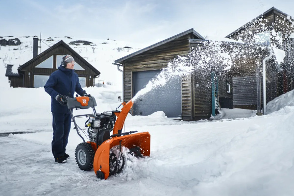 Husq-Snowblowers-Y23.jpg
